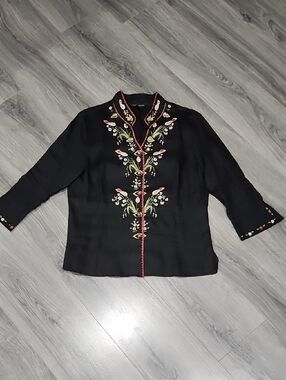 100% Linen Anne Carson Manderin Collar Embroidered Top